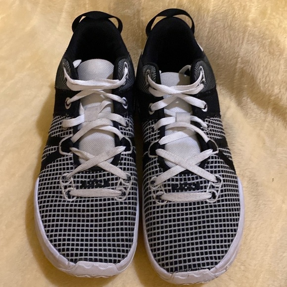 Size 10.5 - Nike LeBron Witness 7 White Black